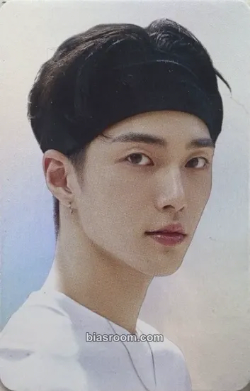 XngHan (ex. Seunghan) Get A Guitar Official MD Photocard - RIIZE - RIIZE K-pop photocard