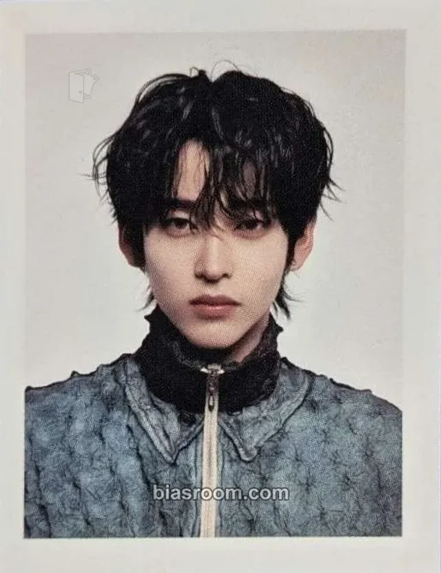idntt - ToWa - itsnotover Album album inclusion chrome heart version id photo A version