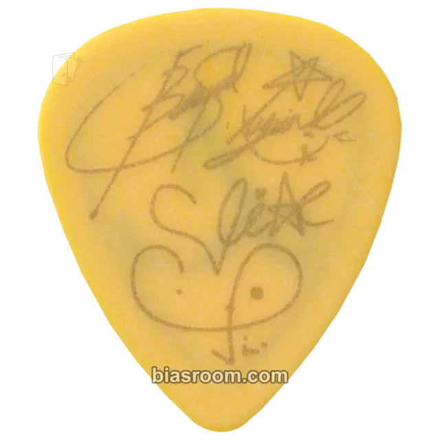 Lovelyz - Sujeong & Kim Jiyeon (Kei) & Mijoo - Muse on Music Album album inclusion guitar pick