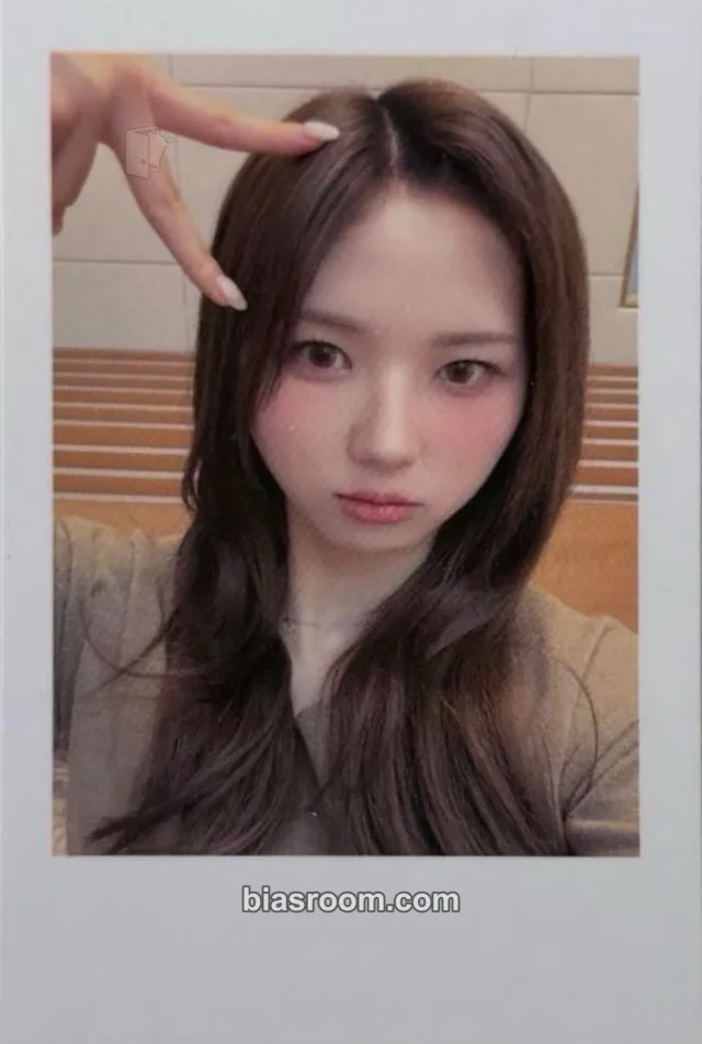 tripleS - Jiwoo - Beyond Beauty Album whosfan video call (fancall) polaroid