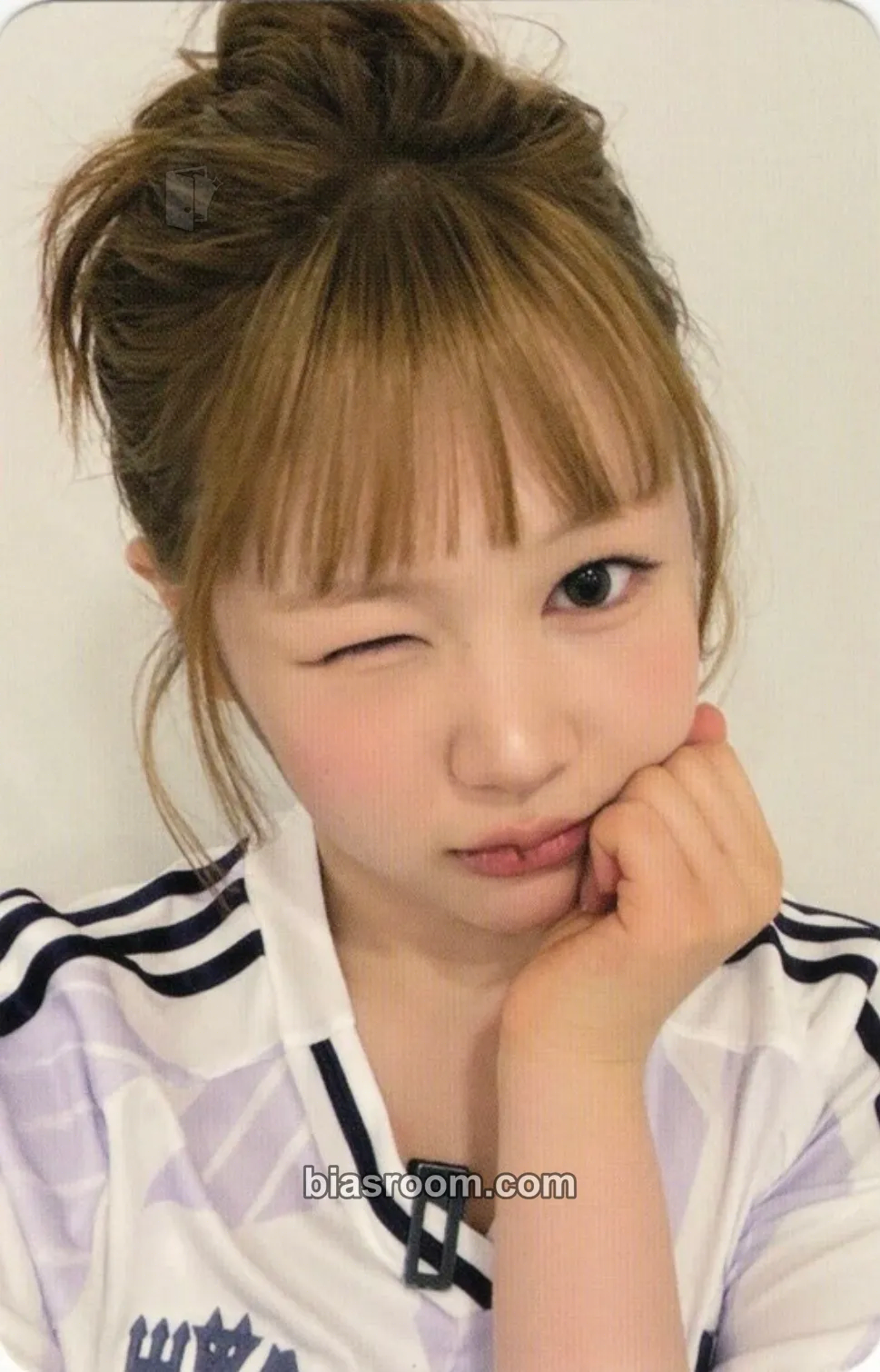 Ye-on Lemon Tang Photocard - Hearts2Hearts - Hearts2Hearts K-pop photocard