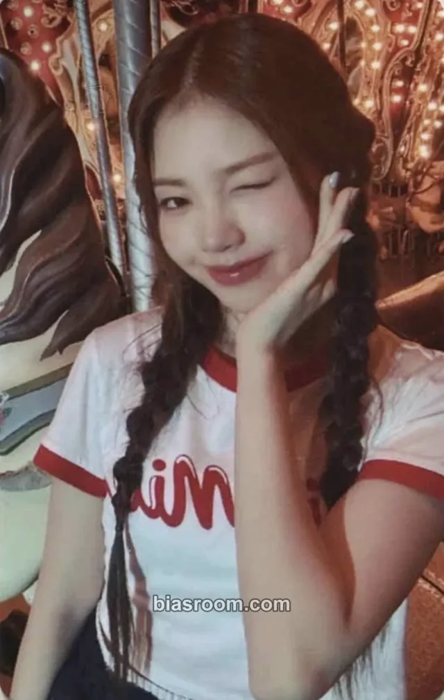 UNIS - Yoona - CURIOUS Album video call (fancall) weverse global shop (wvg)
