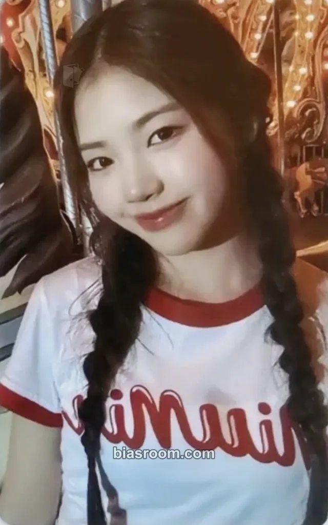 UNIS - Yoona - CURIOUS Album video call (fancall) weverse global shop (wvg) 1:1
