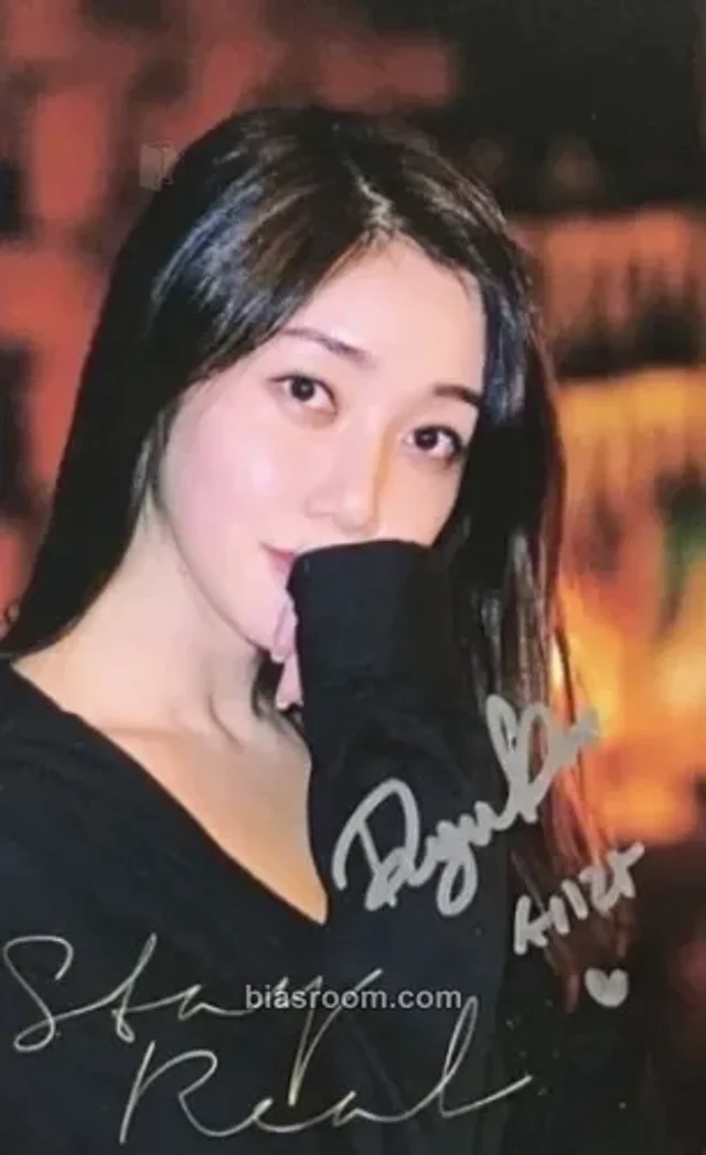 Ryu Sera - Sera - STAY REAL Album album photocard autographed