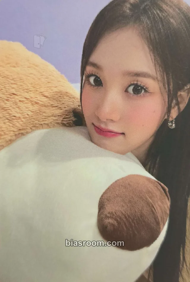 STAYC - J - Teddy Bear (Japanese Ver.) Album showcase trading card