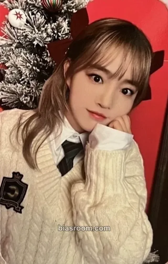 Younha - Younha - 2022 C9 Christmas Album album photocard