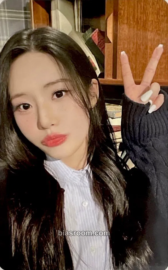 Jiwon MOMENTICA "imagine" Digital Collectibles Photocard - fromis_9 - fromis_9 K-pop photocard