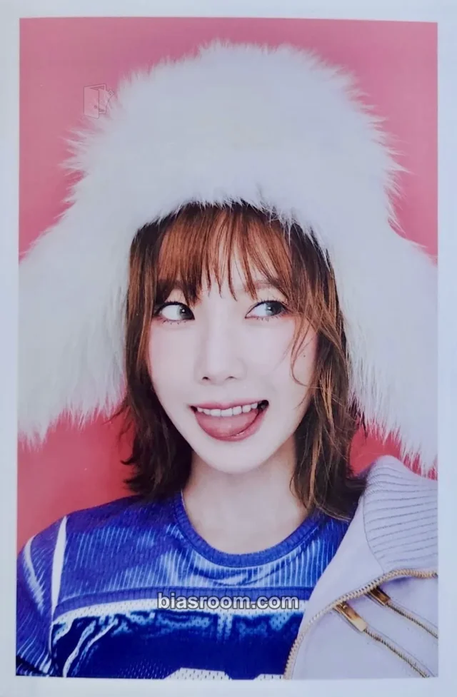 Girls' Generation - Taeyeon - 2022 Winter SMTOWN: SMCU PALACE Album album inclusion portrait version