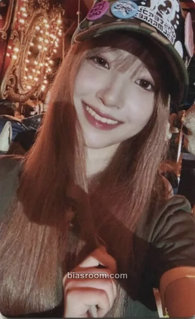 UNIS - Yunha - CURIOUS Album weverse global shop (wvg) video call (fancall)