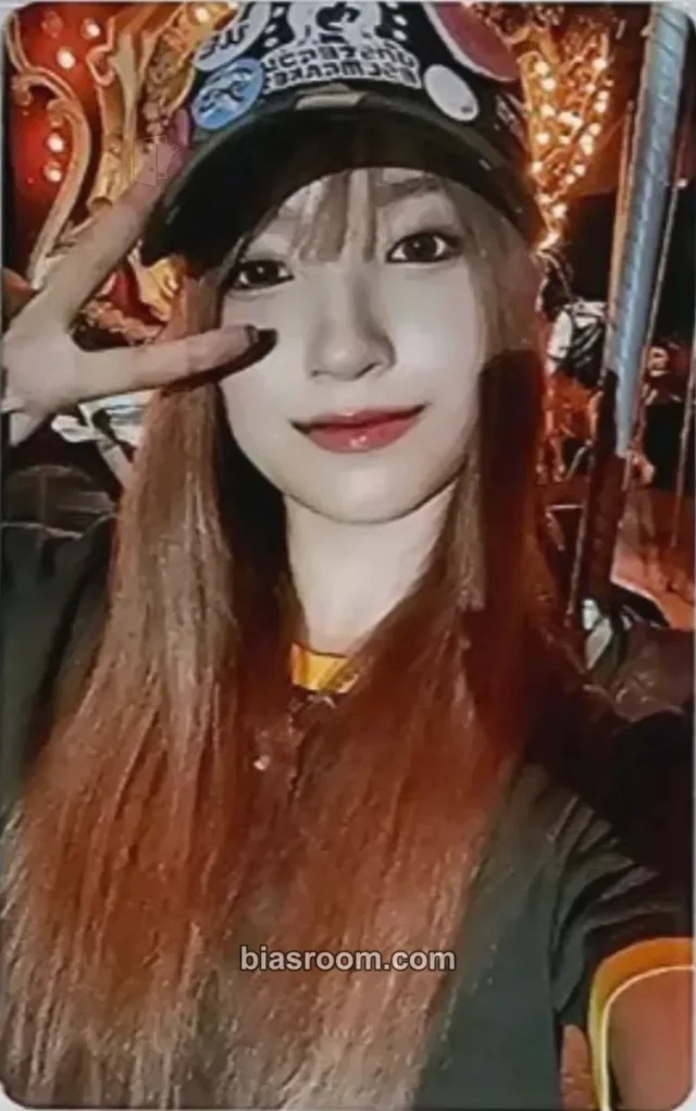 UNIS - Yunha - CURIOUS Album weverse global shop (wvg) video call (fancall) 1:1