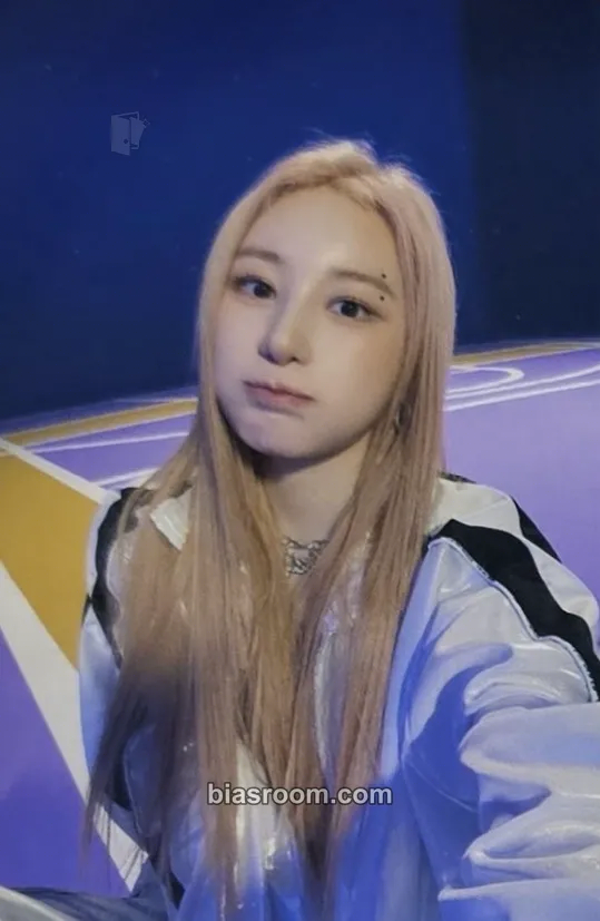 Lee Chaeyeon Over The Moon Photocard - Lee Chaeyeon K-pop photocard