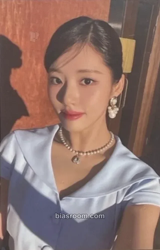 fromis_9 - Jiwon - 2022 fromis_9 concert <LOVE FROM.> Event merch photocard t-shirt