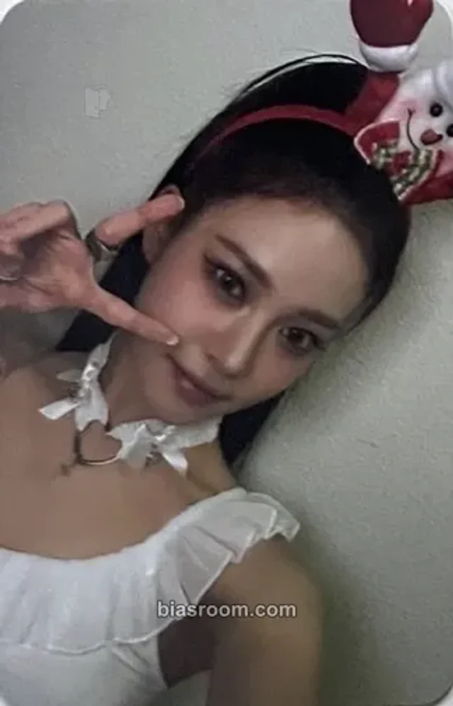 W!TCHX - Mari - MAKE A WISH? MAKE A WITCHX - 1st Fanmeeting Event C version christmas event photocard set