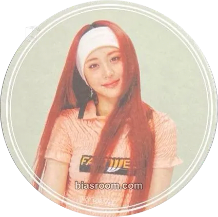 Huh Yunjin 2024 Japan Special Cafe 'Nostalgic Moments' Photocard - LE SSERAFIM - LE SSERAFIM K-pop photocard