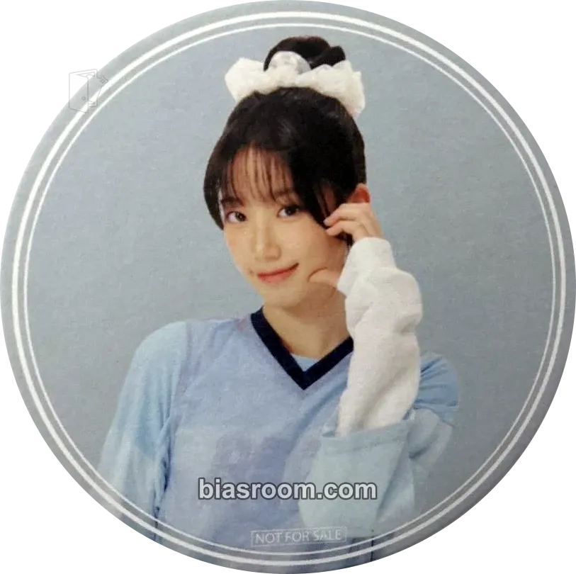 Kazuha 2024 Japan Special Cafe 'Nostalgic Moments' Photocard - LE SSERAFIM - LE SSERAFIM K-pop photocard