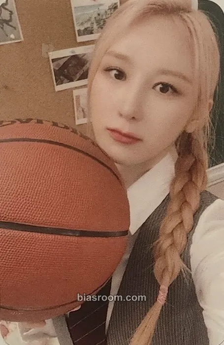 Lee Chaeyeon Over The Moon Photocard - Lee Chaeyeon K-pop photocard