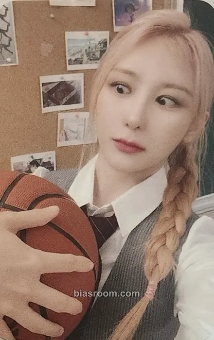 Lee Chaeyeon Over The Moon Photocard - Lee Chaeyeon K-pop photocard