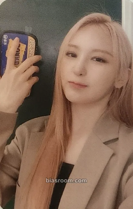 Lee Chaeyeon Over The Moon Photocard - Lee Chaeyeon K-pop photocard