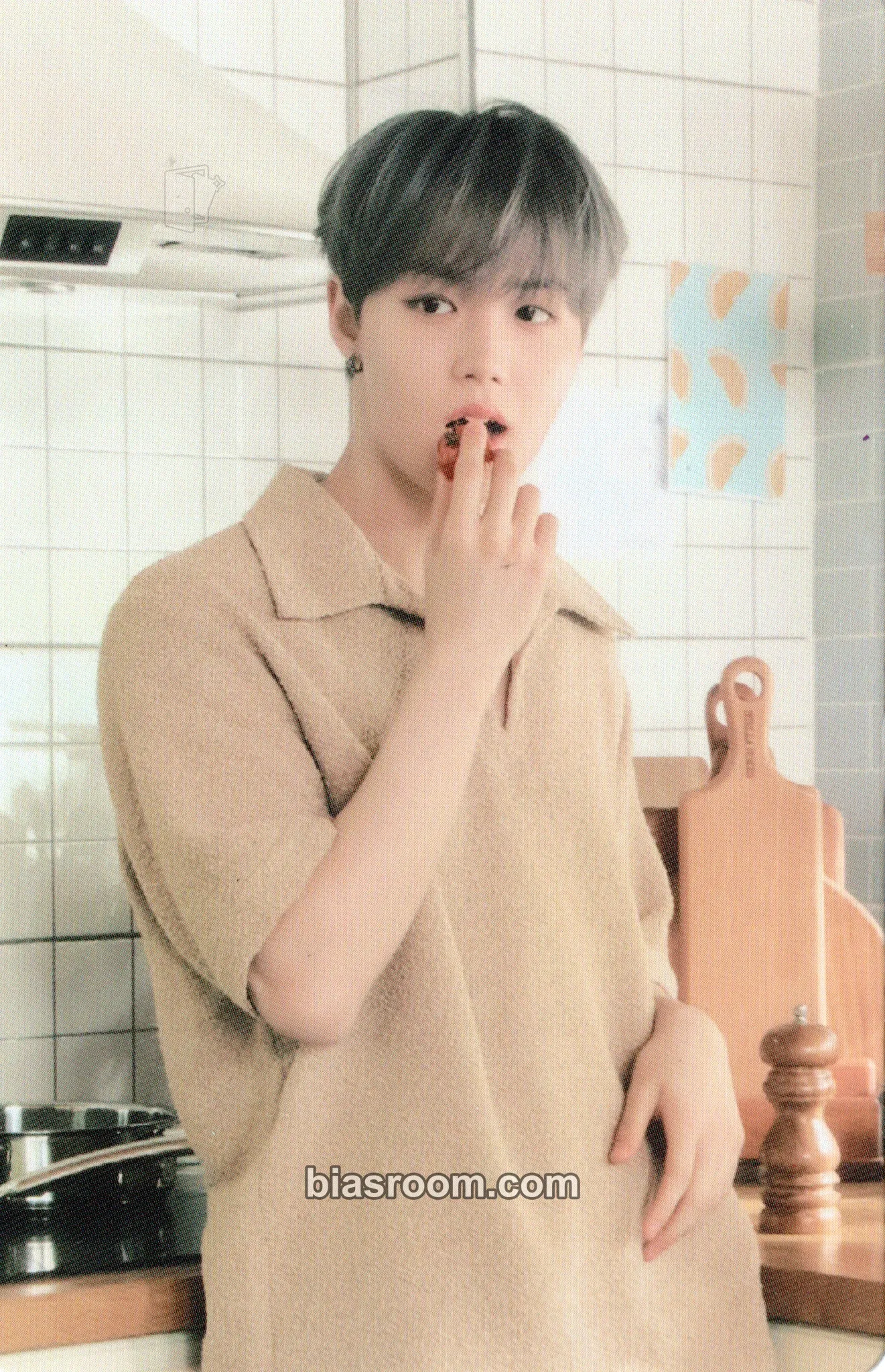 Doyoung 4th Anniversary : THE PARTY 4 U Photocard - TREASURE - TREASURE K-pop photocard