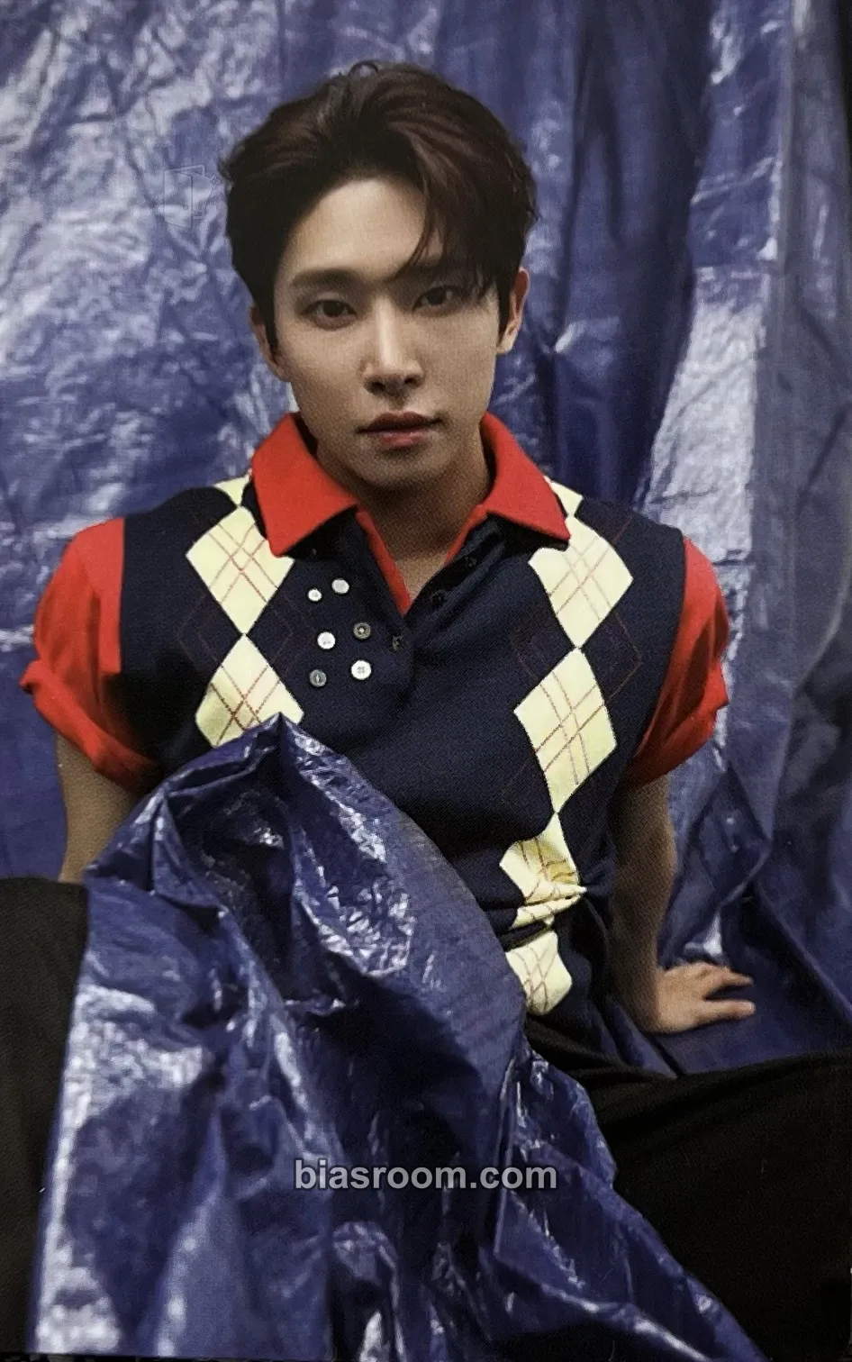 Leon On My Knees Photocard - TRENDZ - TRENDZ K-pop photocard
