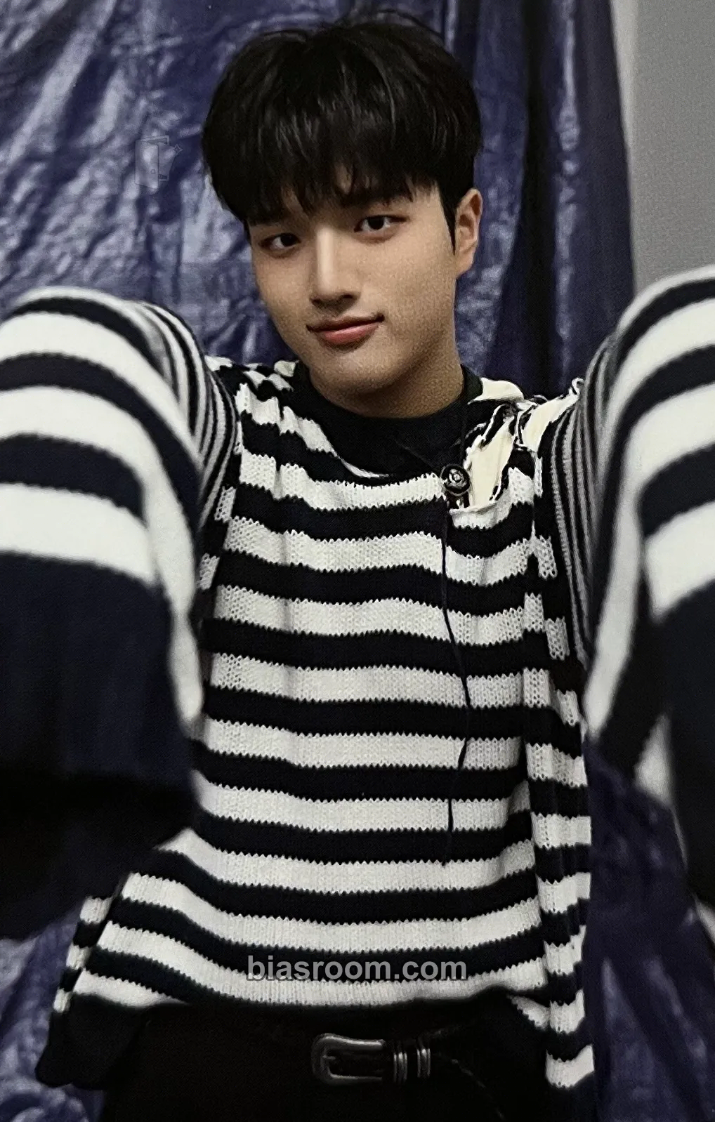 Yechan On My Knees Photocard - TRENDZ - TRENDZ K-pop photocard
