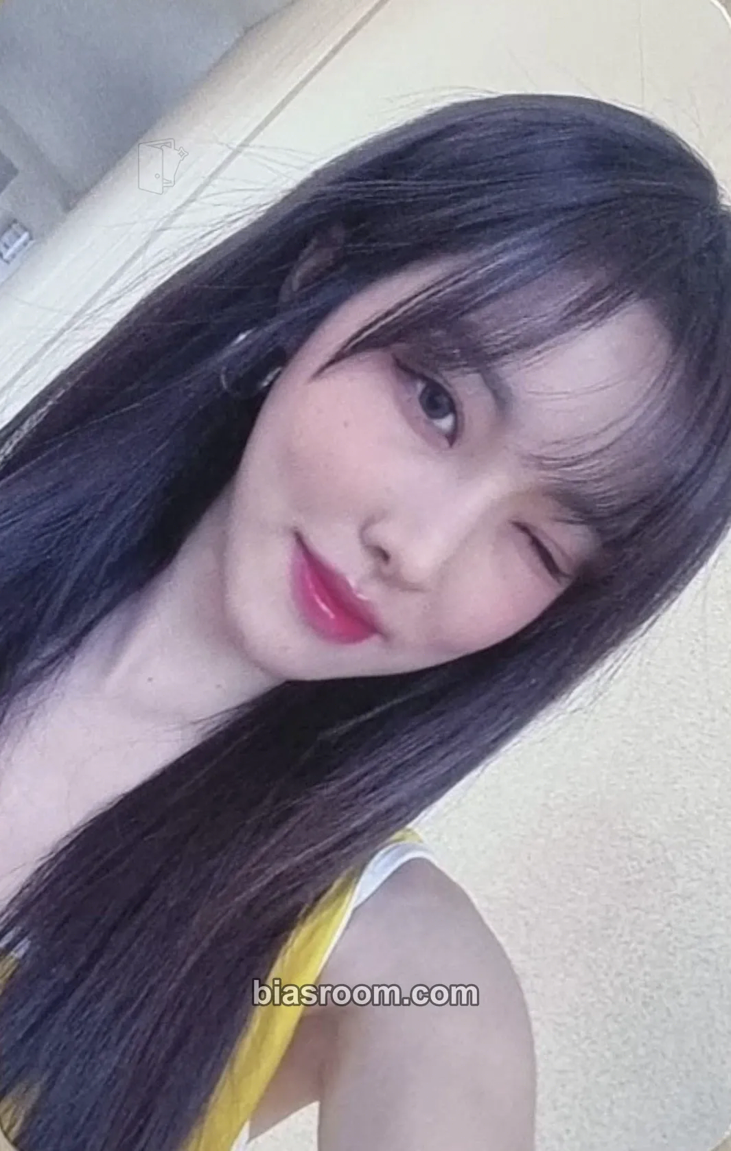 Yuju Yuju 2024 Season's Greetings - Fragrance of 2024 from Yuju Photocard - Yuju K-pop photocard