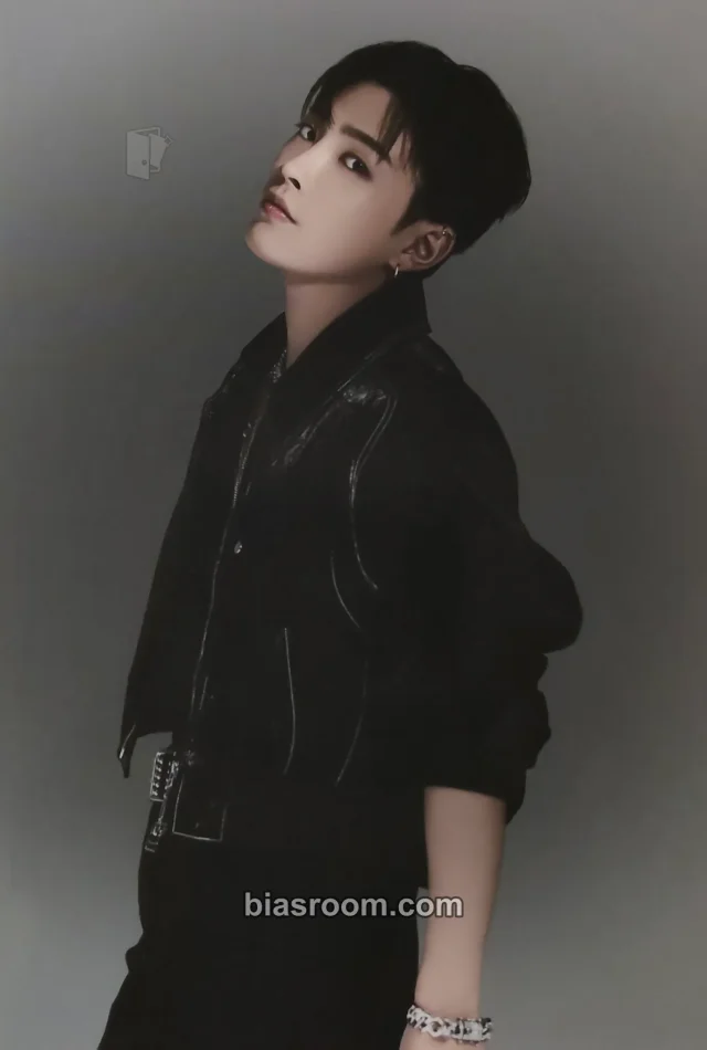 ATEEZ - Hongjoong - Towards The Light : Will To Power World Tour 2024 - 2025 Event postcard merch inclusion europe