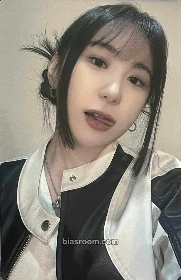 Lee Chaeyeon Hush Rush Photocard - Lee Chaeyeon K-pop photocard