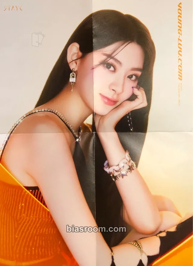STAYC - Seeun - YOUNG-LUV.COM Album luv version mini poster album inclusion
