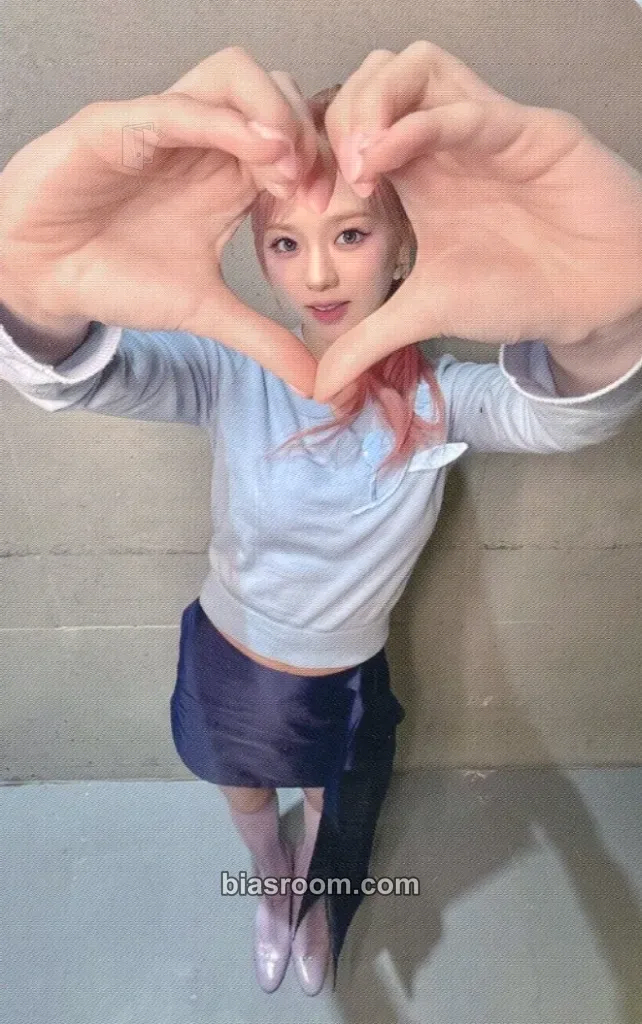 Rio Portfolio Photocard - NiziU - NiziU K-pop photocard