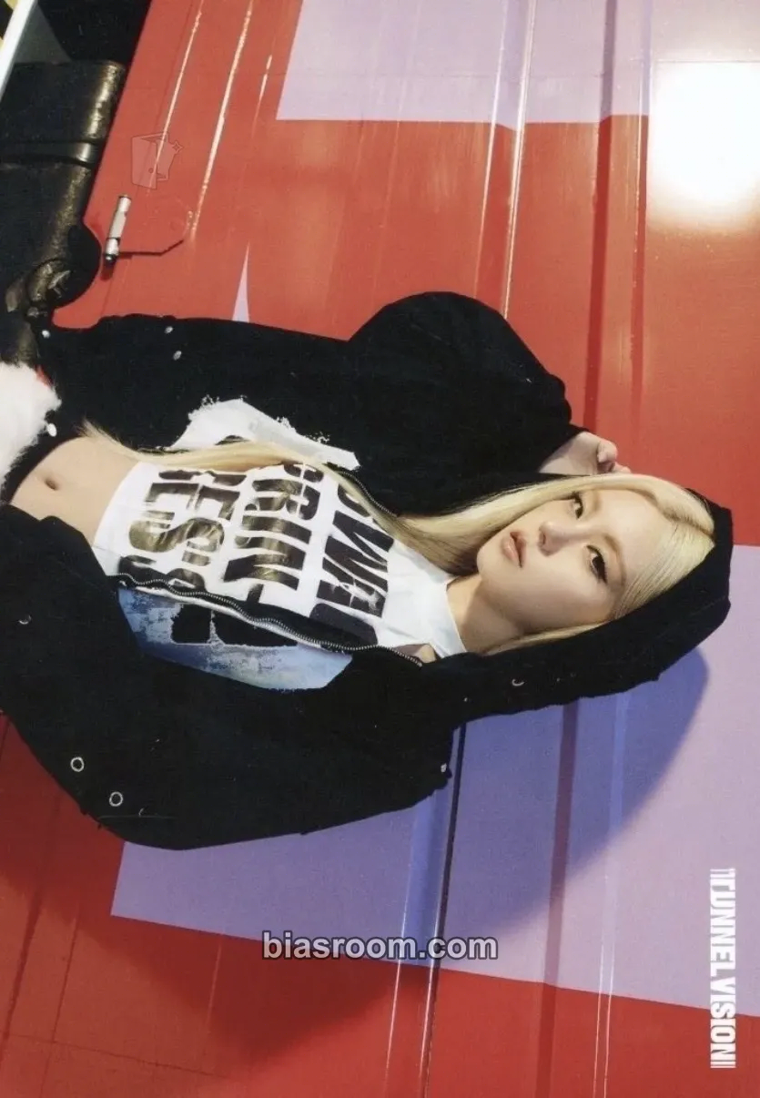Yeji ITZY 3rd World Tour 'Tunnel Vision' Photocard - ITZY - ITZY K-pop photocard
