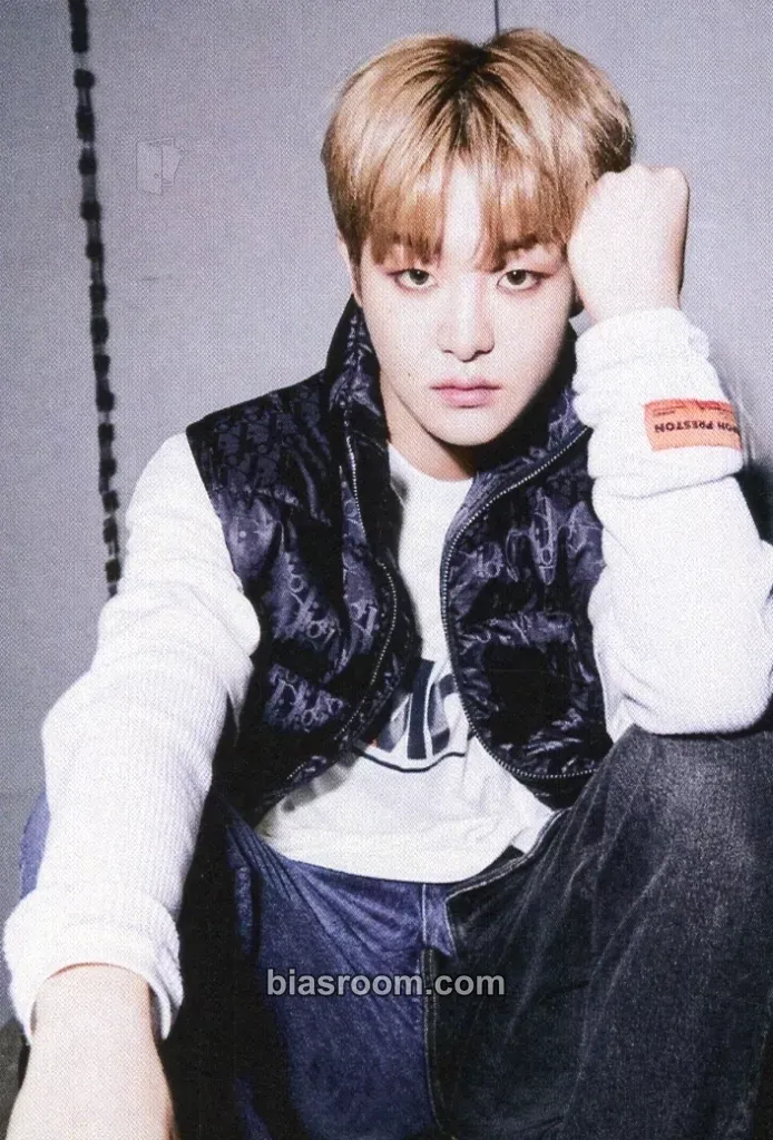 Jihoon THE FIRST STEP: CHAPTER THREE Photocard - TREASURE - TREASURE K-pop photocard