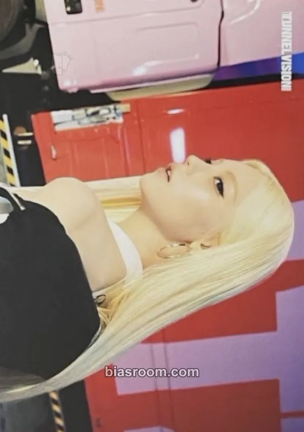 Yeji ITZY 3rd World Tour 'Tunnel Vision' Photocard - ITZY - ITZY K-pop photocard