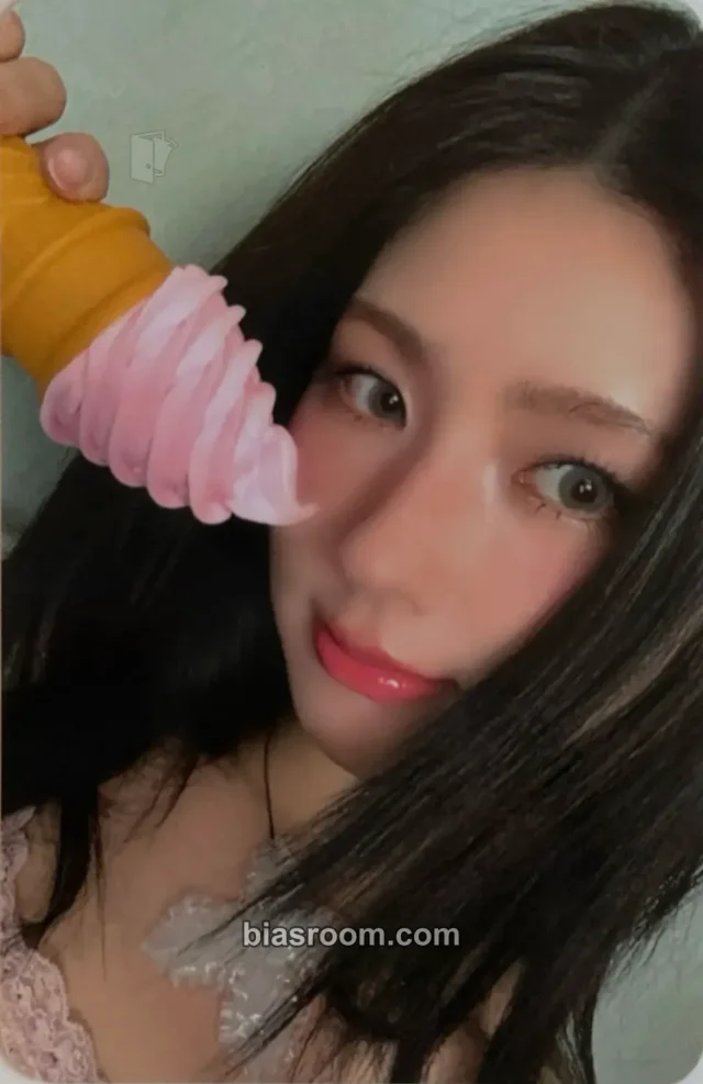 i-dle - Miyeon - MY, Lover Album solo album ny music round 1 video call (fancall)
