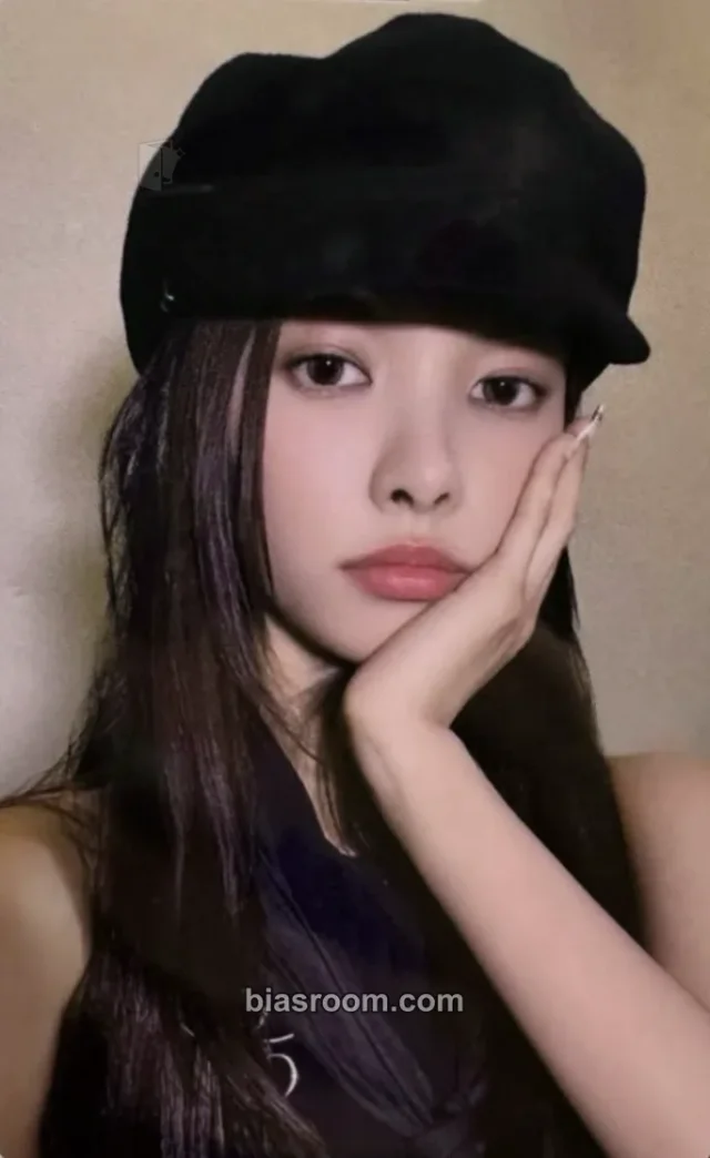 ILLIT - Yunah - bomb Album merch photocard pop-up card sticker