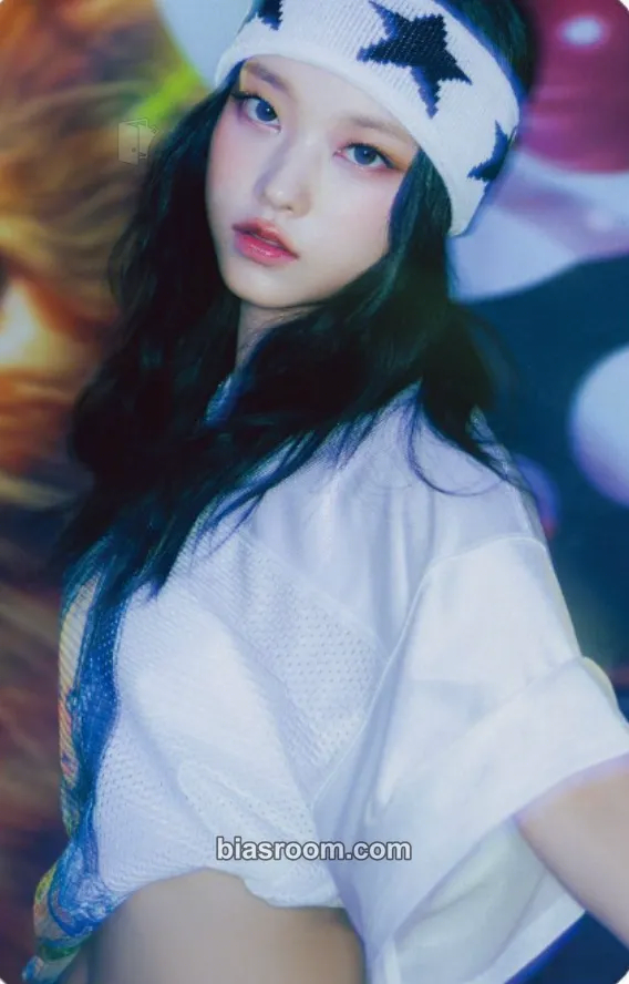 Haerin Supernatural Photocard - NewJeans - NewJeans K-pop photocard