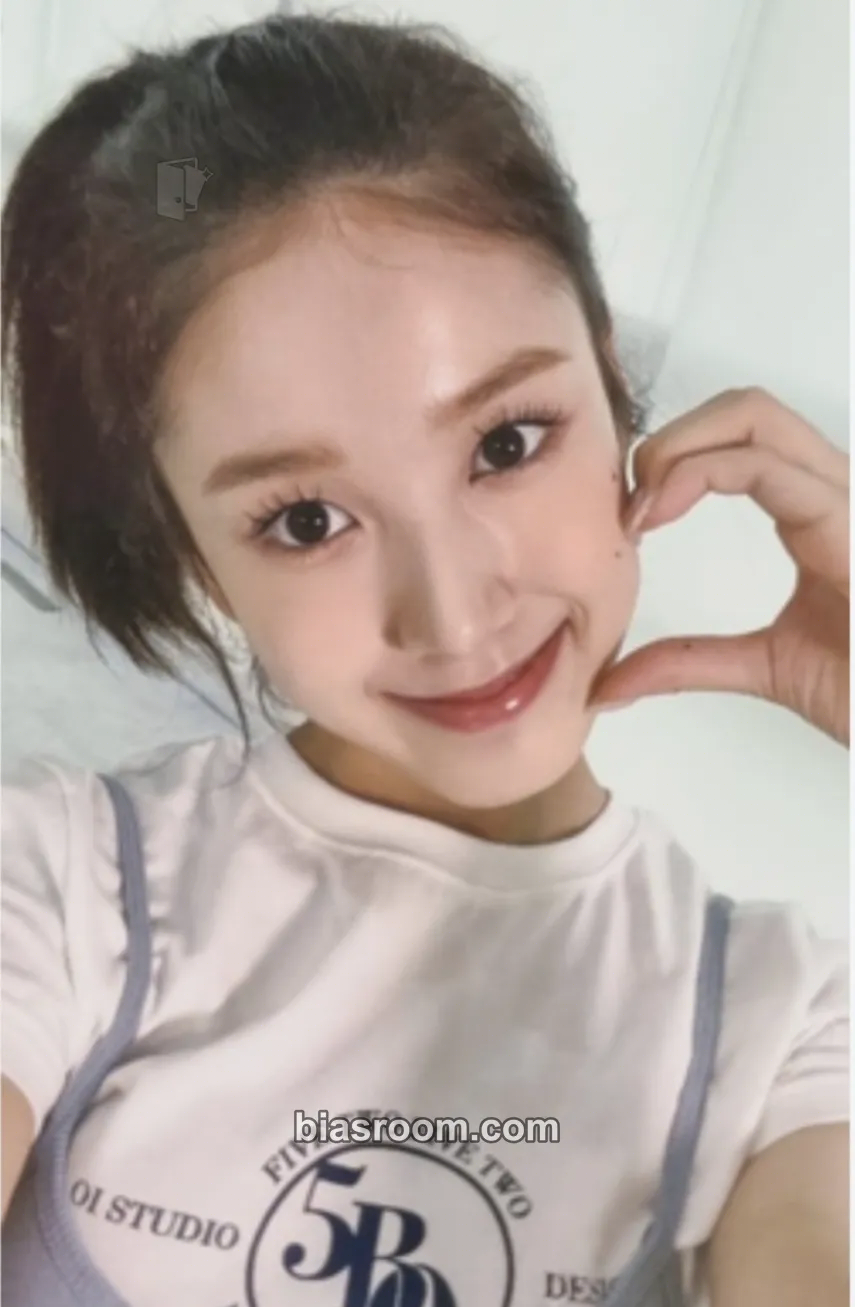 J WE NEED LOVE Photocard - STAYC - STAYC K-pop photocard