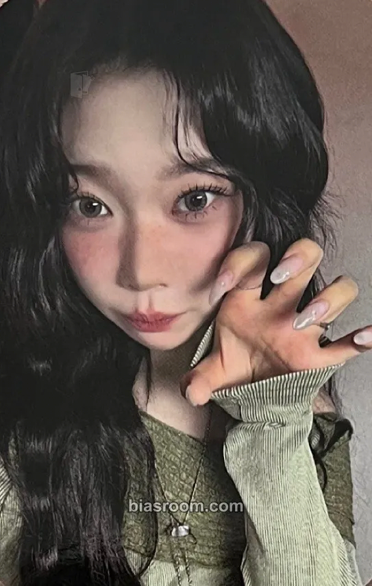 Tsuki 1st World Tour 'Our Flowerld (Belllie've You)' Photocard - Billlie - Billlie K-pop photocard