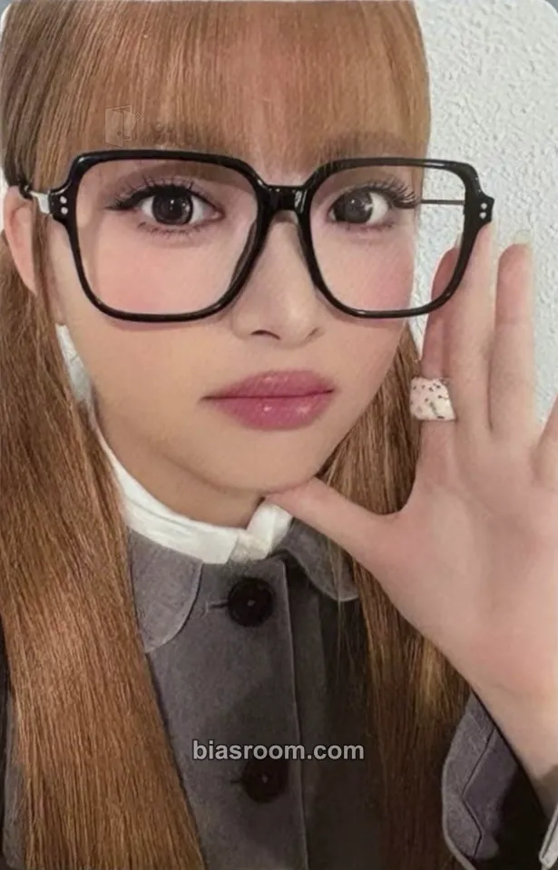 Hong Eunchae PUREFLOW pt.1 Photocard - LE SSERAFIM - LE SSERAFIM K-pop photocard