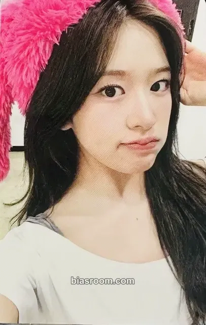 Yujin REVIVE+ Photocard - IVE - IVE K-pop photocard