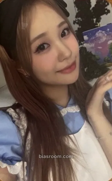 Jihan 2025 Season's Greetings: Weeekly Fantasy Photocard - Weeekly - Weeekly K-pop photocard