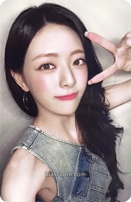 Yuna Motto Photocard - ITZY | Bias Room