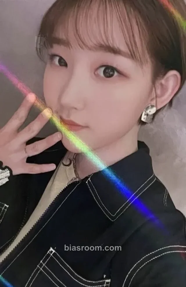 Weeekly - Jiyoon - We Play Album pob (pre-order benefit) holographic (hologram) y global music (yglobal)