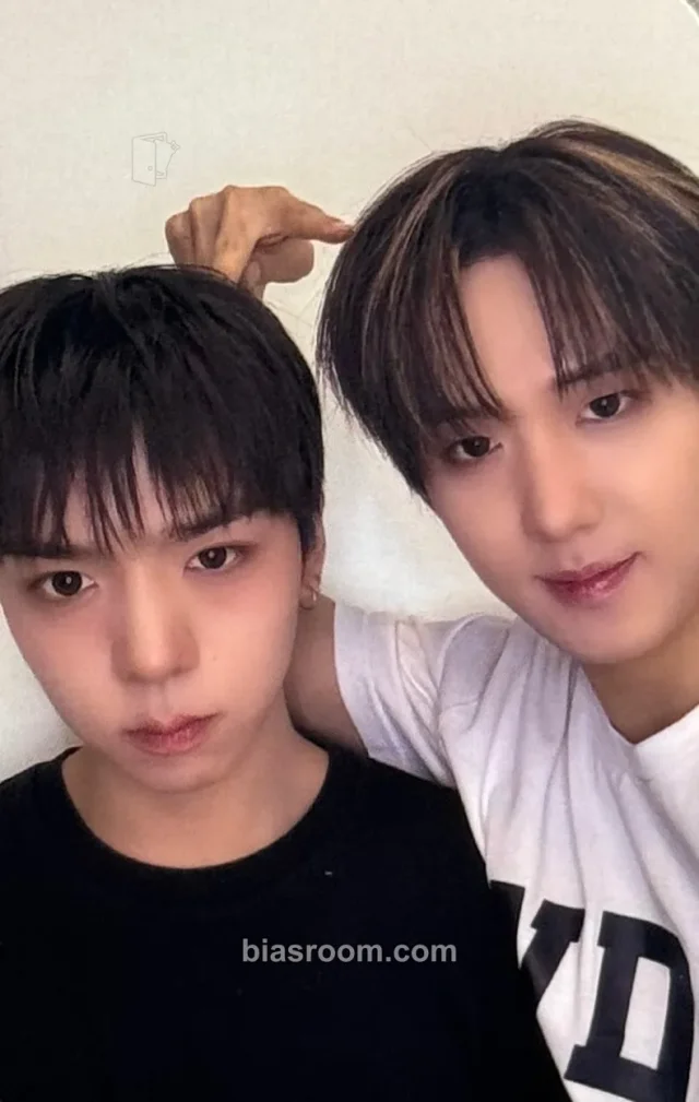 NouerA - Gihyeon & Hyunjun - 'Catch The Wave' Tour Event merch photocard tour merch unit