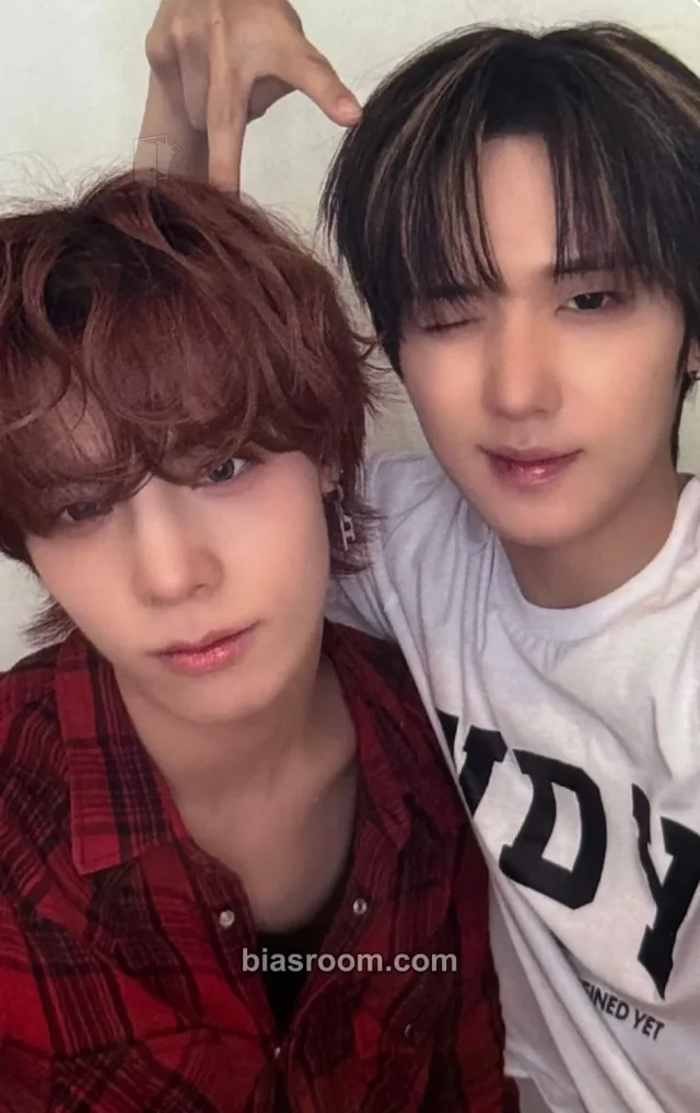 NouerA - Gihyeon & Fan - 'Catch The Wave' Tour Event merch photocard tour merch unit