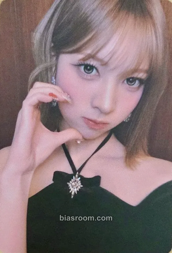 May lip bomb Photocard - RESCENE - RESCENE K-pop photocard