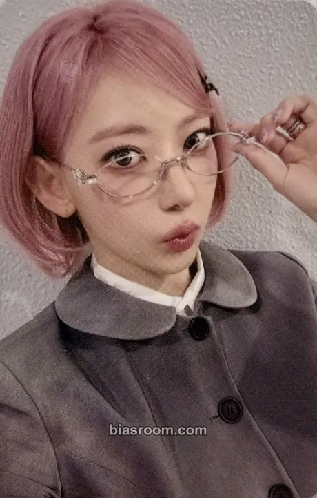 Sakura PUREFLOW pt.1 Photocard - LE SSERAFIM - LE SSERAFIM K-pop photocard