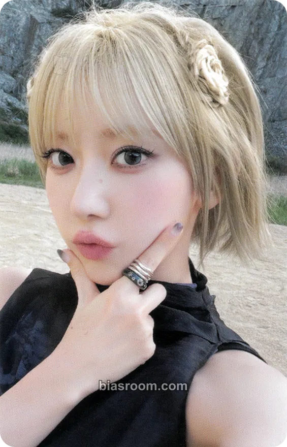 Sakura PUREFLOW pt.1 Photocard - LE SSERAFIM - LE SSERAFIM K-pop photocard