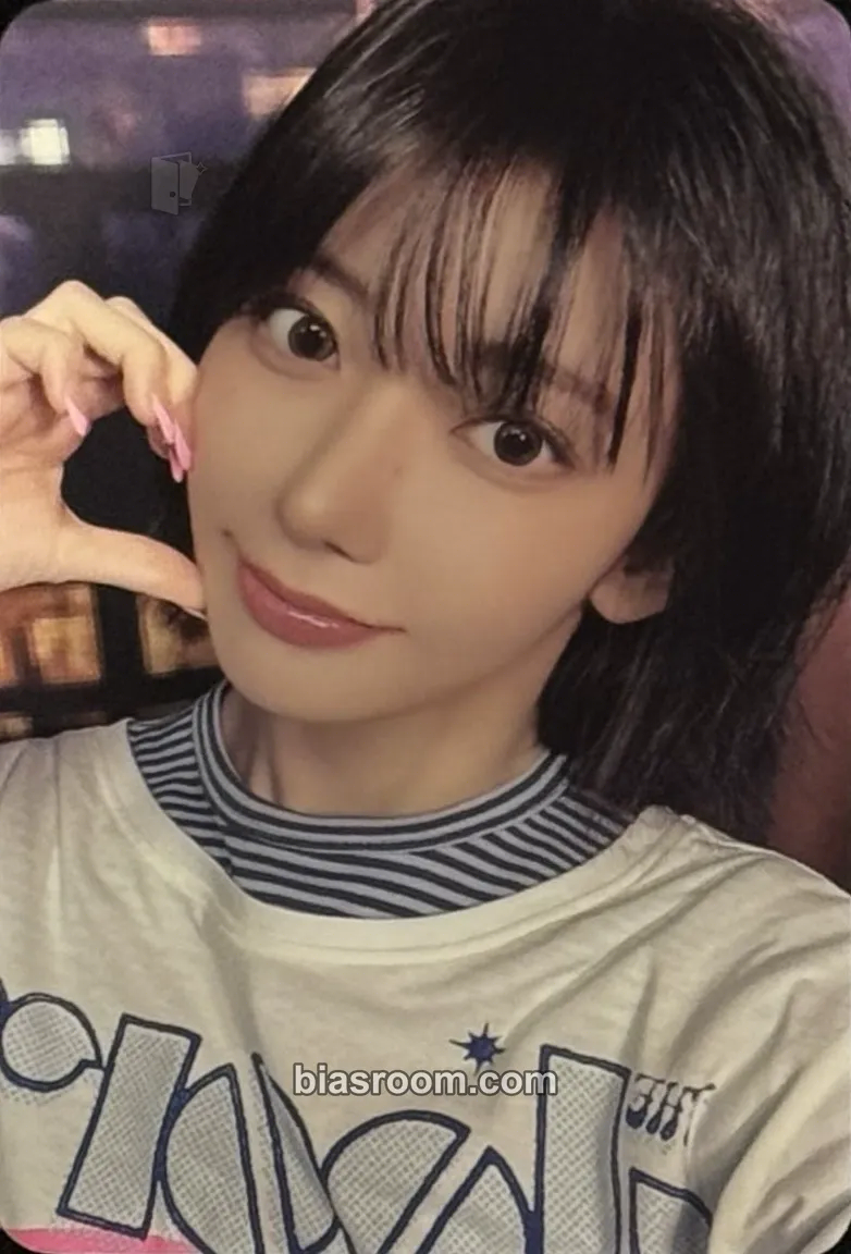 Sakura PUREFLOW pt.1 Photocard - LE SSERAFIM | Bias Room