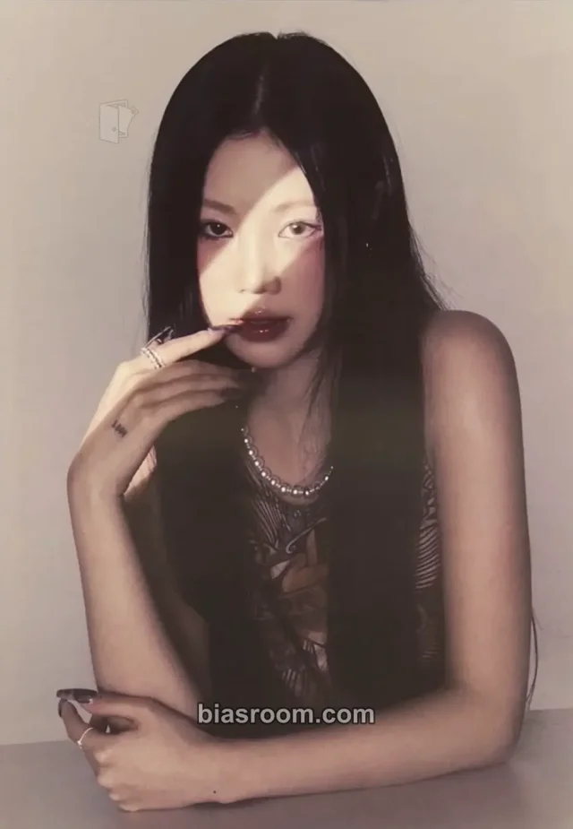 Soojin - Soojin - RIZZ Album poster supplemental pob (pre-order benefit) standard version